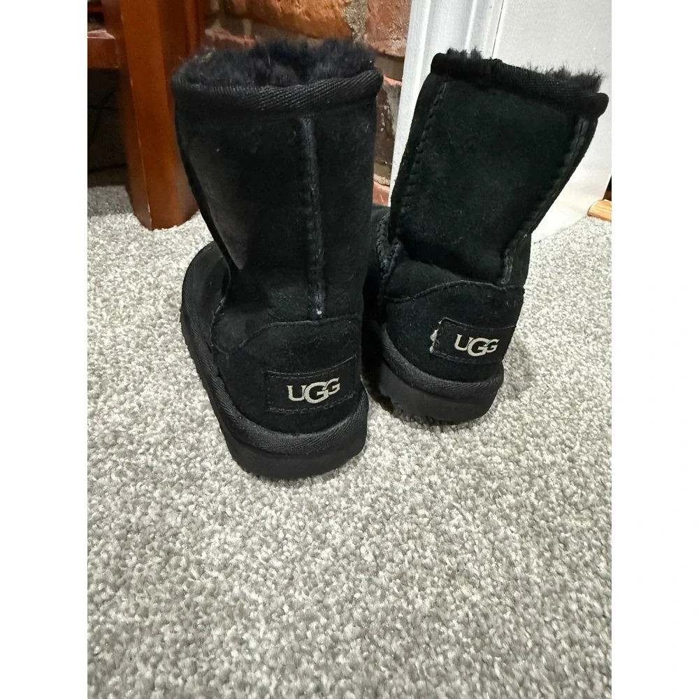 UGG Kids Classic Short II Suede Shearling Boots Black Size 8 Toddler